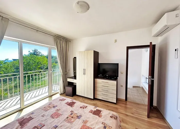 Regina Bella Villa *